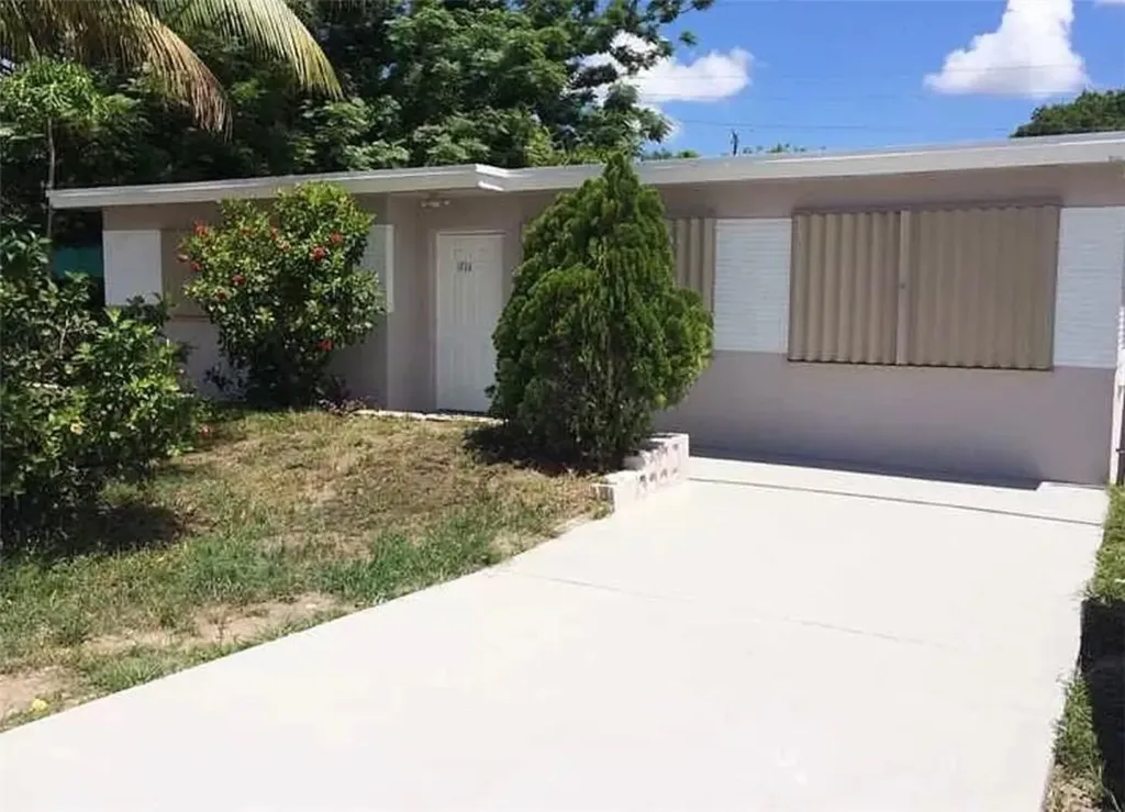 5850 SW 26th Street West Park FL 33023
