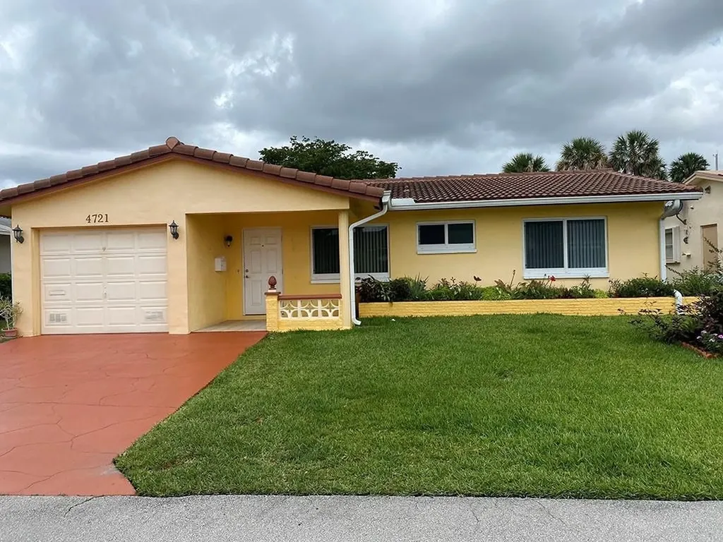 4721 NW 44th Court Tamarac FL 33319