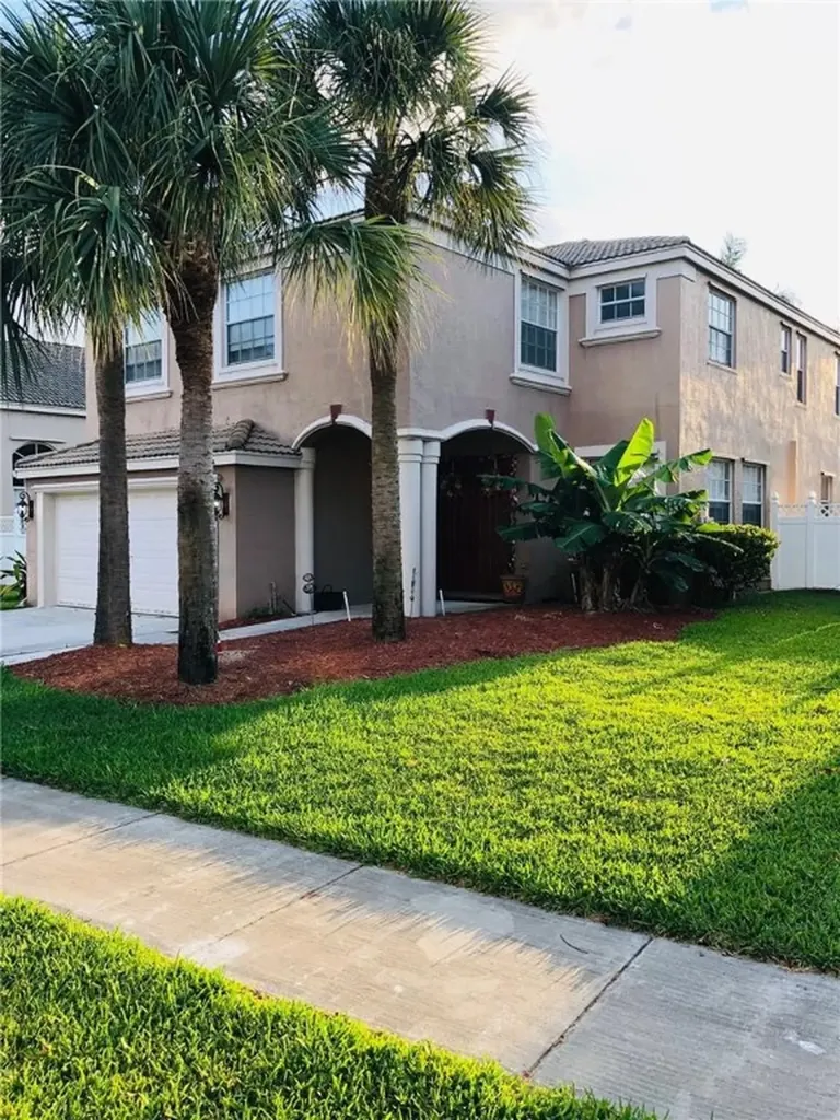 1281 Gembrook Court Royal Palm Beach FL 33411