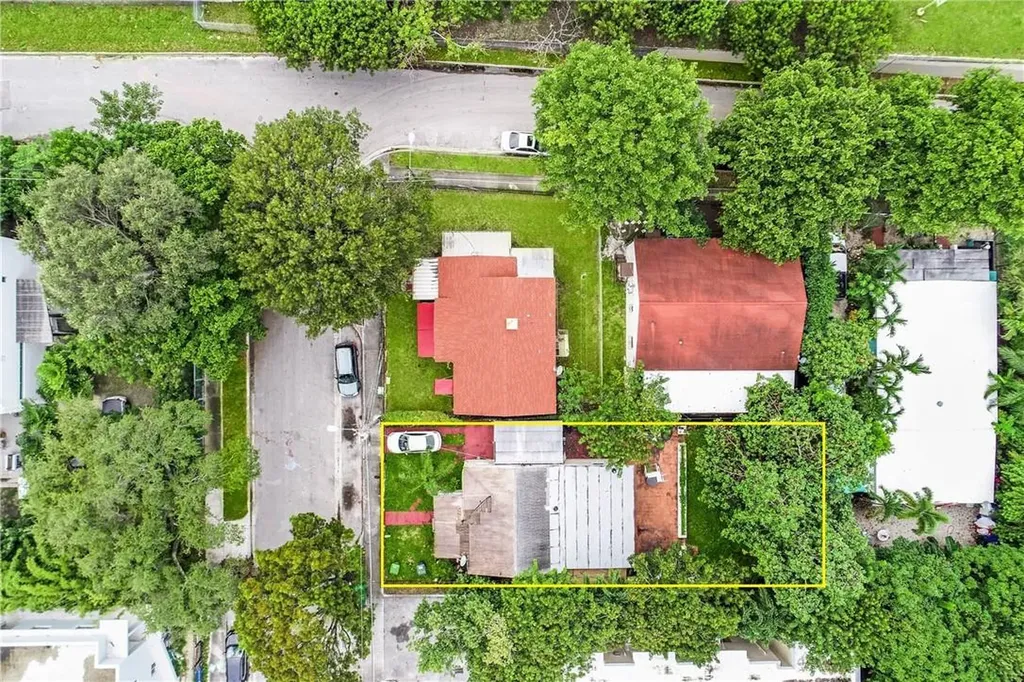 591 NW 34th Street Miami FL 33127