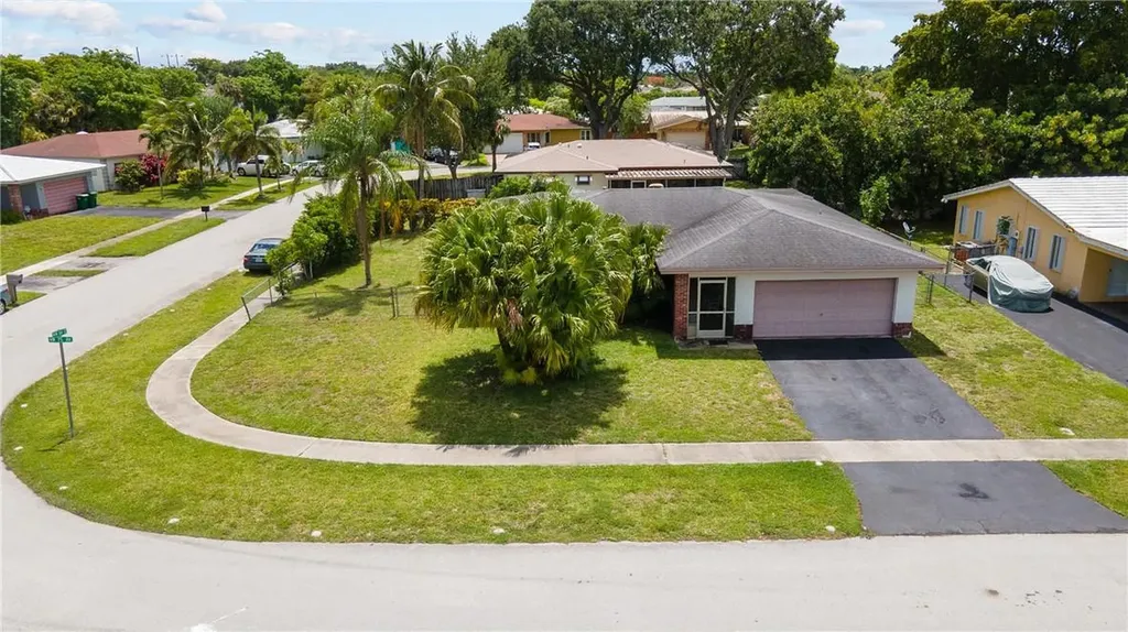 8304 NW 75th Avenue Tamarac FL 33321