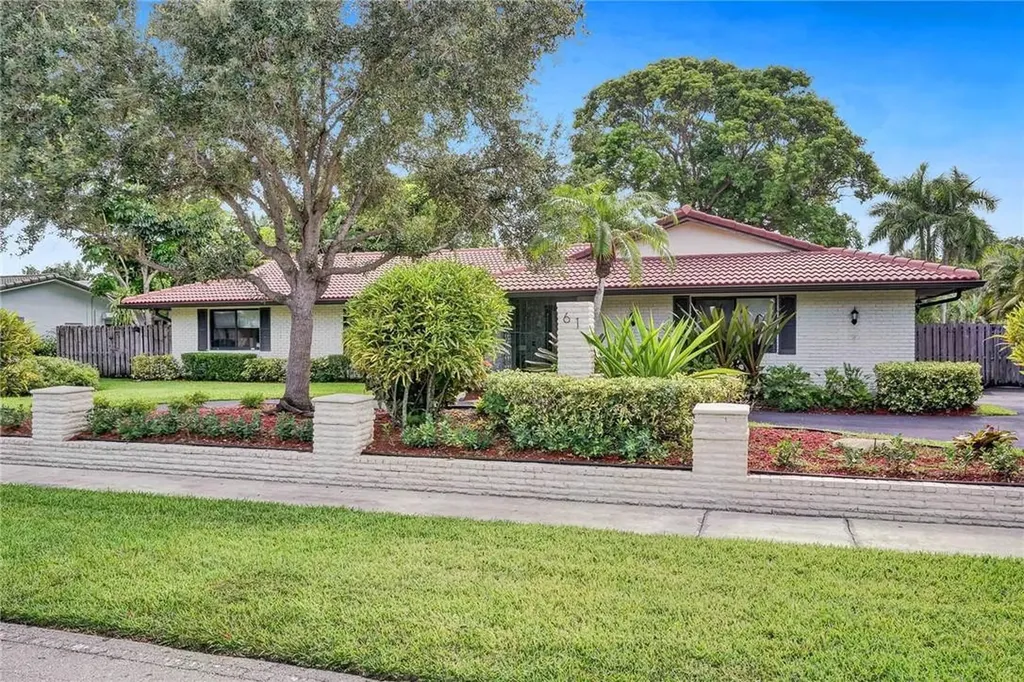 61 W Tropical Way Plantation FL 33317