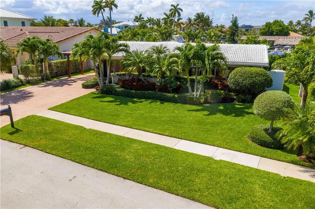 2401 NE 47th Street Lighthouse Point FL 33064