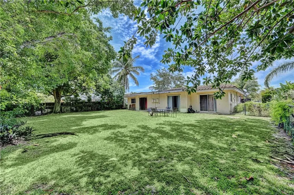 3940 NW 83rd Lane Coral Springs FL 33065