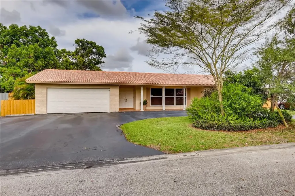 3761 NW 104th Avenue Coral Springs FL 33065