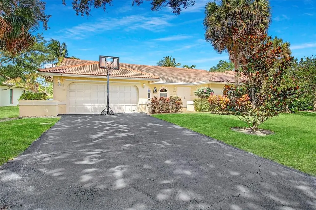 5023 NW 85th Road Coral Springs FL 33067