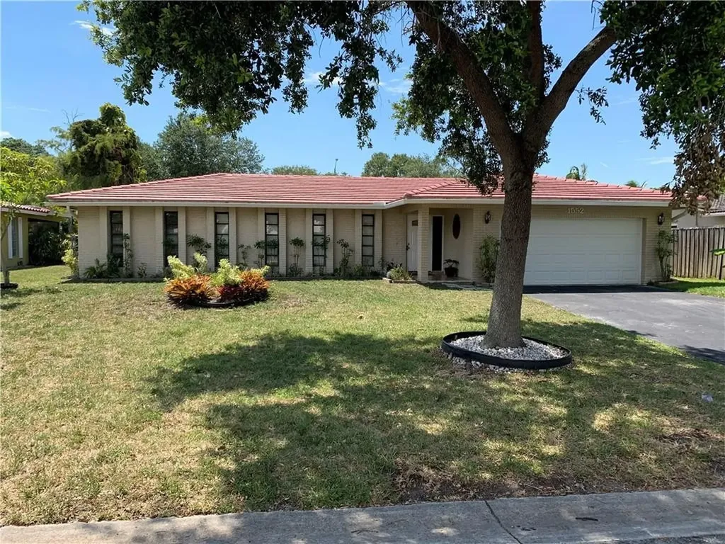 1552 NW 85th Drive Coral Springs FL 33071