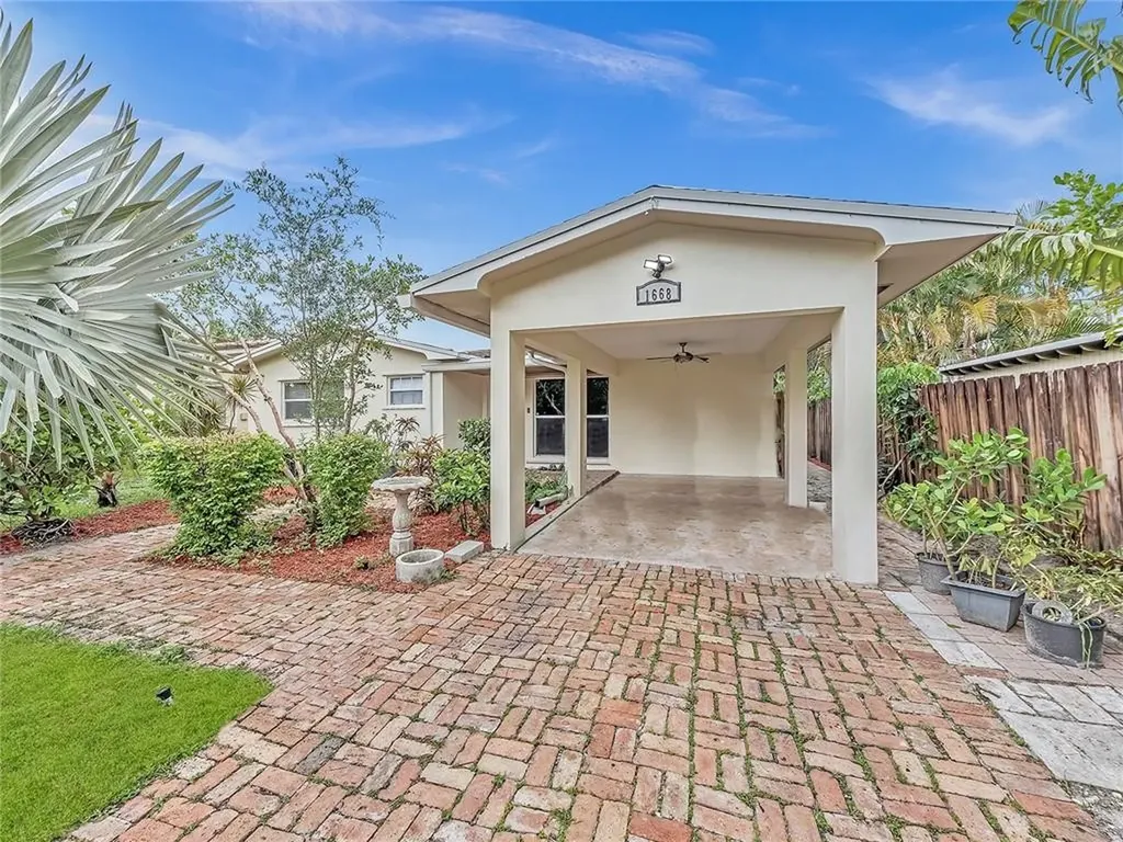 1668 NE 34th Drive Oakland Park FL 33334