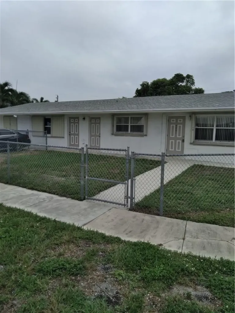 5801 Garfield Street Hollywood FL 33021
