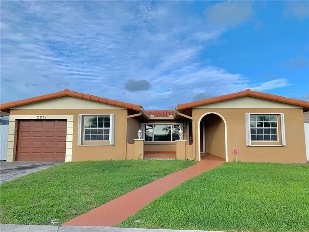 2211 NW 94th Avenue Pembroke Pines FL 33024