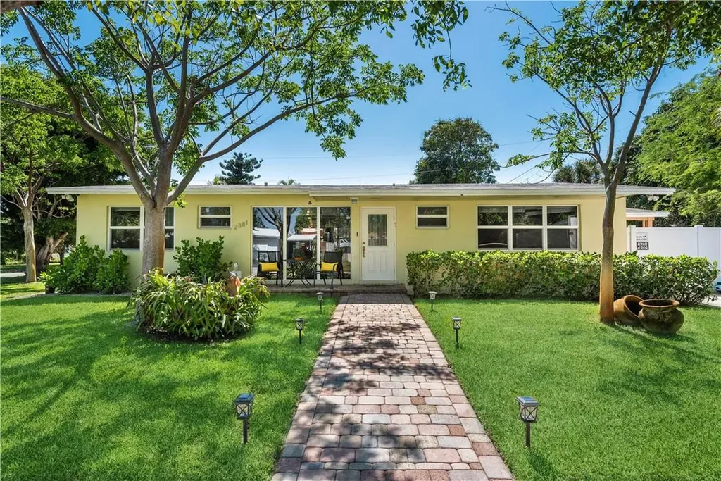2381 NE 8th Avenue Pompano Beach FL 33064