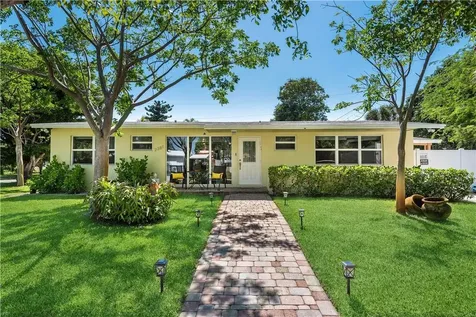 2381 NE 8th Avenue Pompano Beach FL 33064