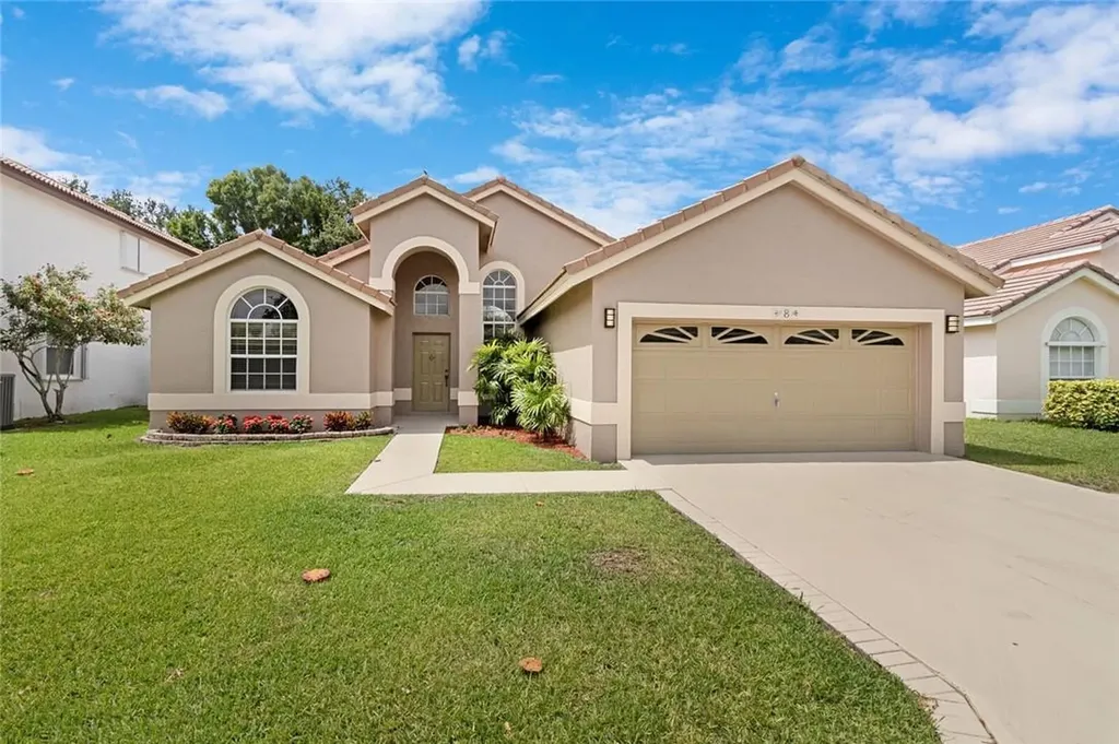 8 Lawrence Lake Drive Boynton Beach FL 33436