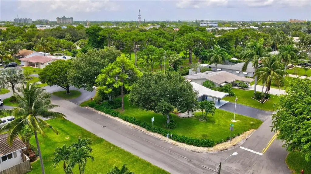 621 SE 2nd Avenue Pompano Beach FL 33060
