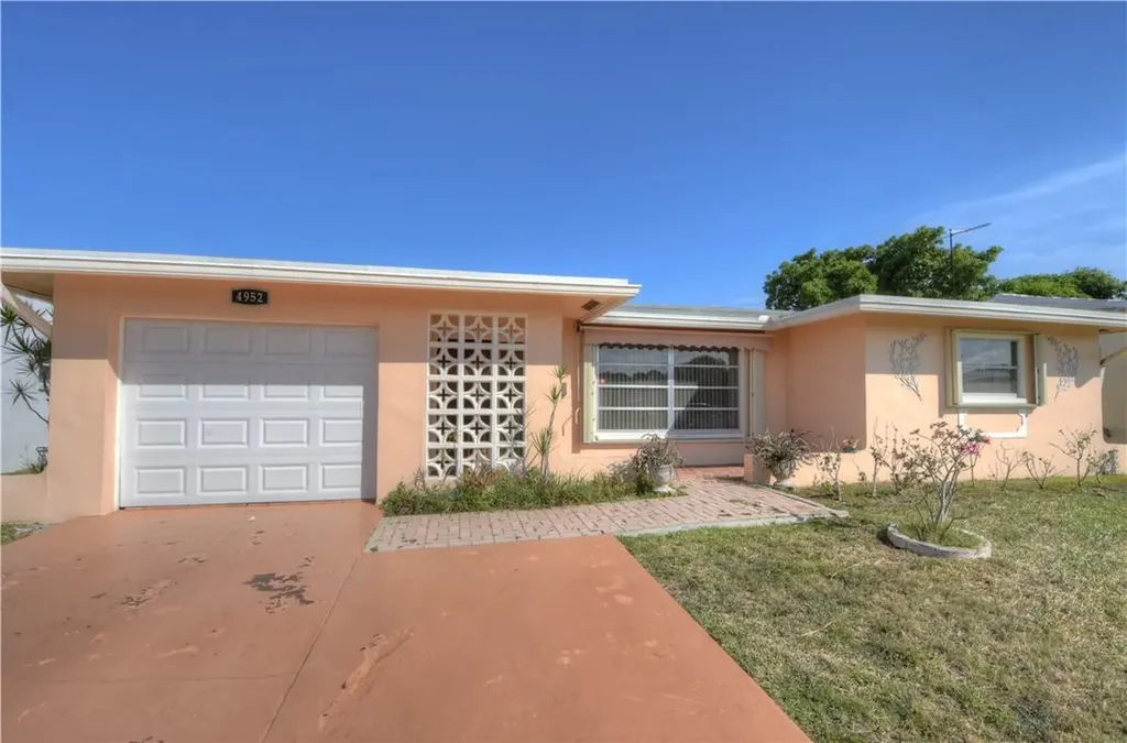4952 NW 48th Avenue Tamarac FL 33319