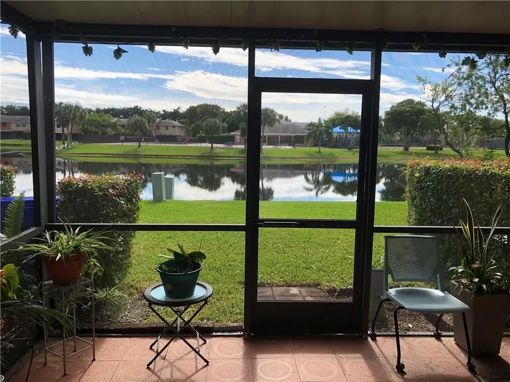 10564 NW 6th Street Pembroke Pines FL 33026