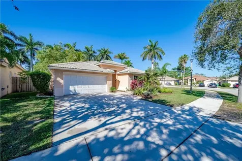 313 W Garden Cove Circle Davie FL 33325