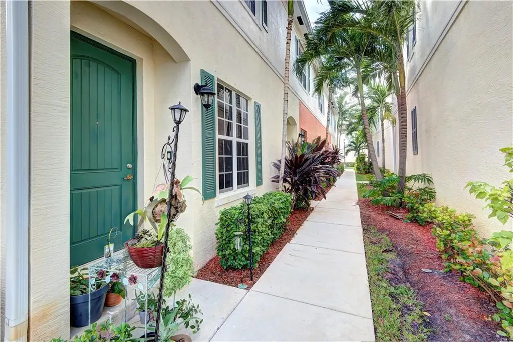 151 SW 7th Court Pompano Beach FL 33060