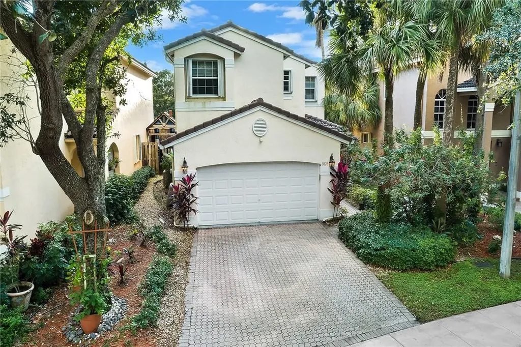 9828 Fairway Cove Lane Plantation FL 33324