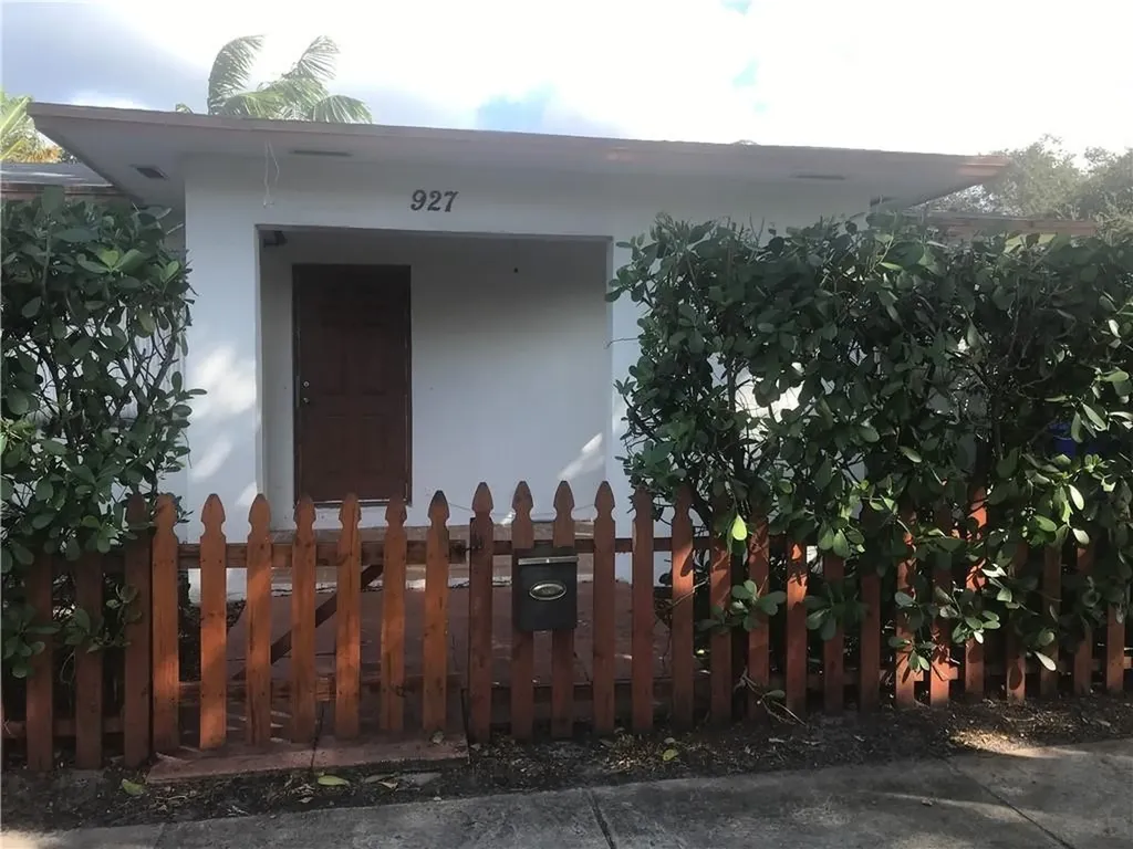 927 S 20th Avenue Hollywood FL 33020