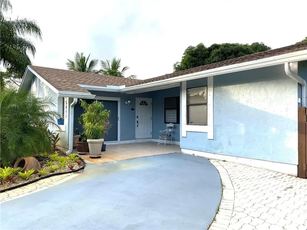 5041 Woodland Drive Delray Beach FL 33484