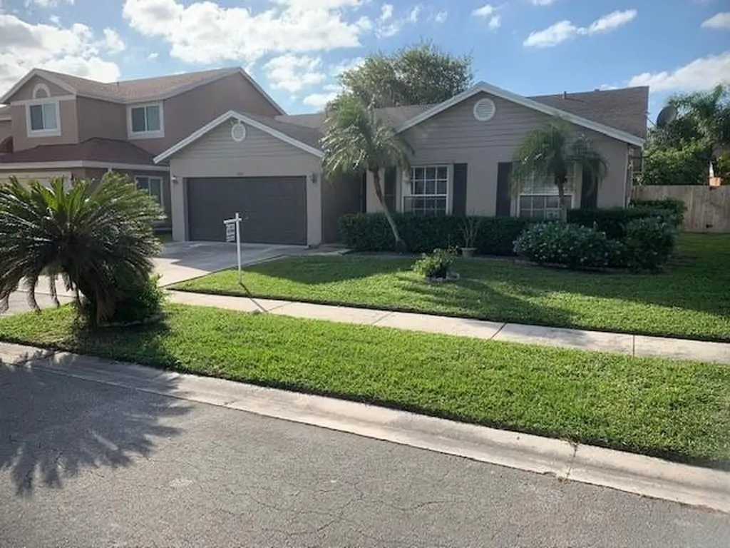 940 SW 88th Avenue Pembroke Pines FL 33025