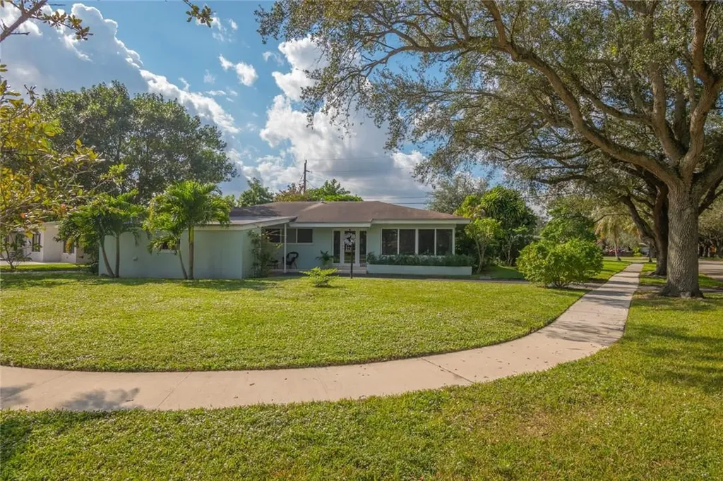 200 S 57th Avenue Hollywood FL 33023