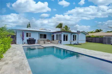 2740 NE 53rd Court Lighthouse Point FL 33064