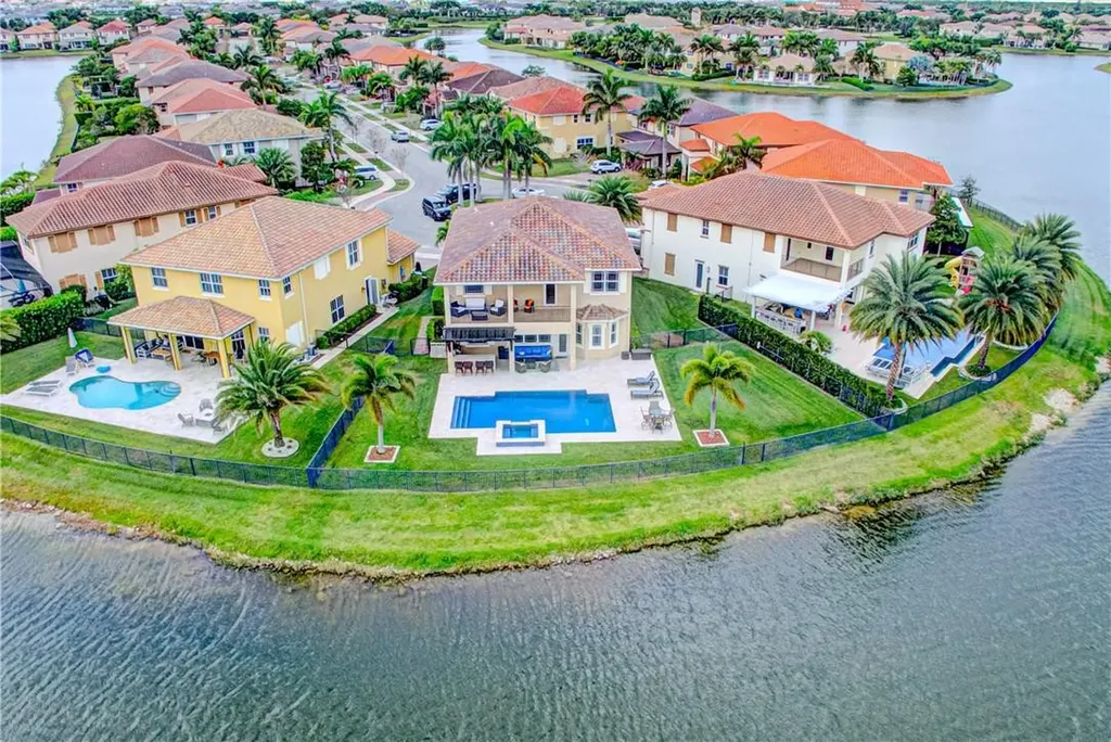 10080 Lake Vista Court Parkland FL 33076