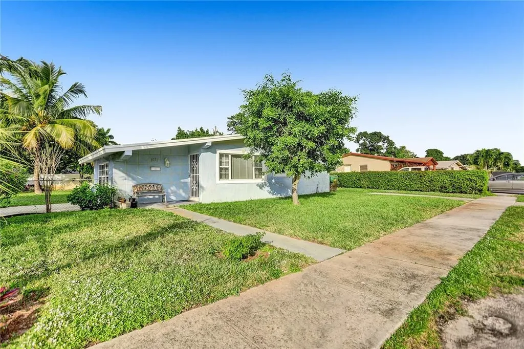 1521 NW 174th Street Miami FL 33169