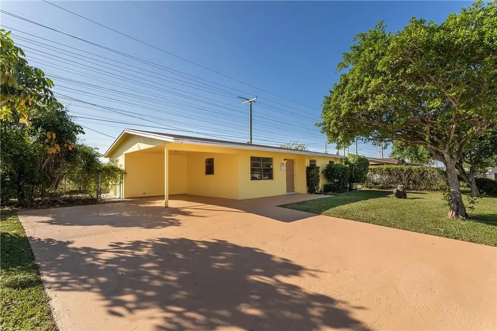 1131 W 1st Street Riviera Beach FL 33404