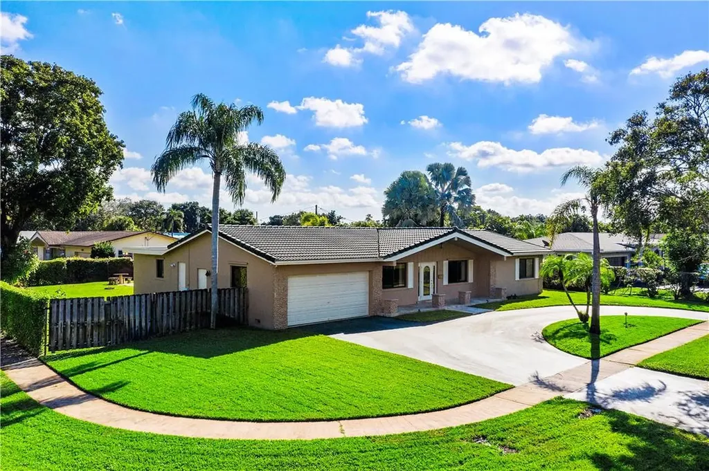 840 SW 56th Terrace Plantation FL 33317