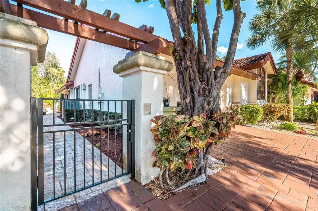 21640 Club Villa Terrace Boca Raton FL 33433