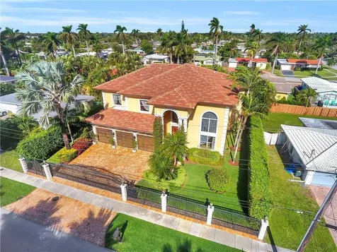 2421 NE 51st Street Lighthouse Point FL 33064