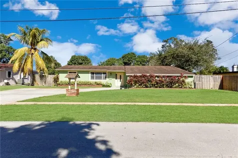 4725 NW 1st Court Plantation FL 33317