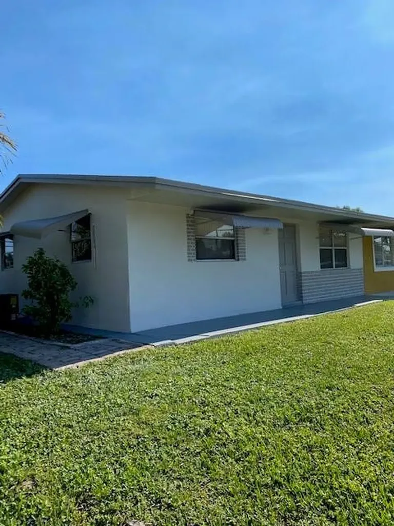 1900 SW 69th Terrace North Lauderdale FL 33068
