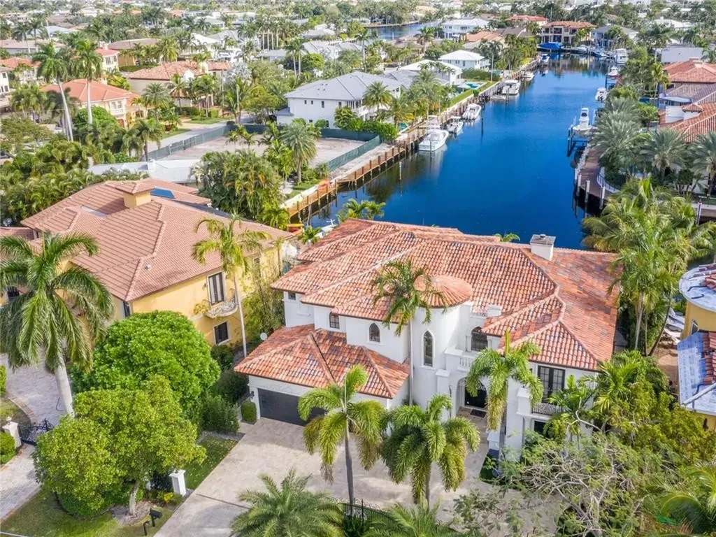 2824 NE 23rd Avenue Lighthouse Point FL 33064