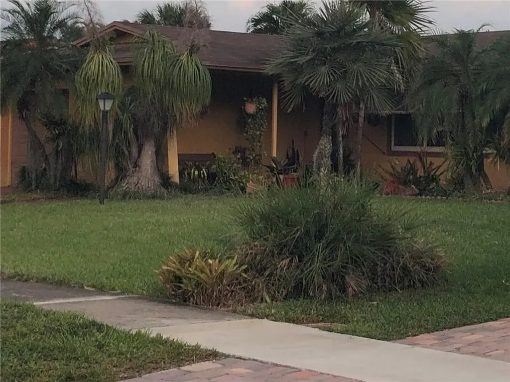 1811 N Hiatus Road Pembroke Pines FL 33026
