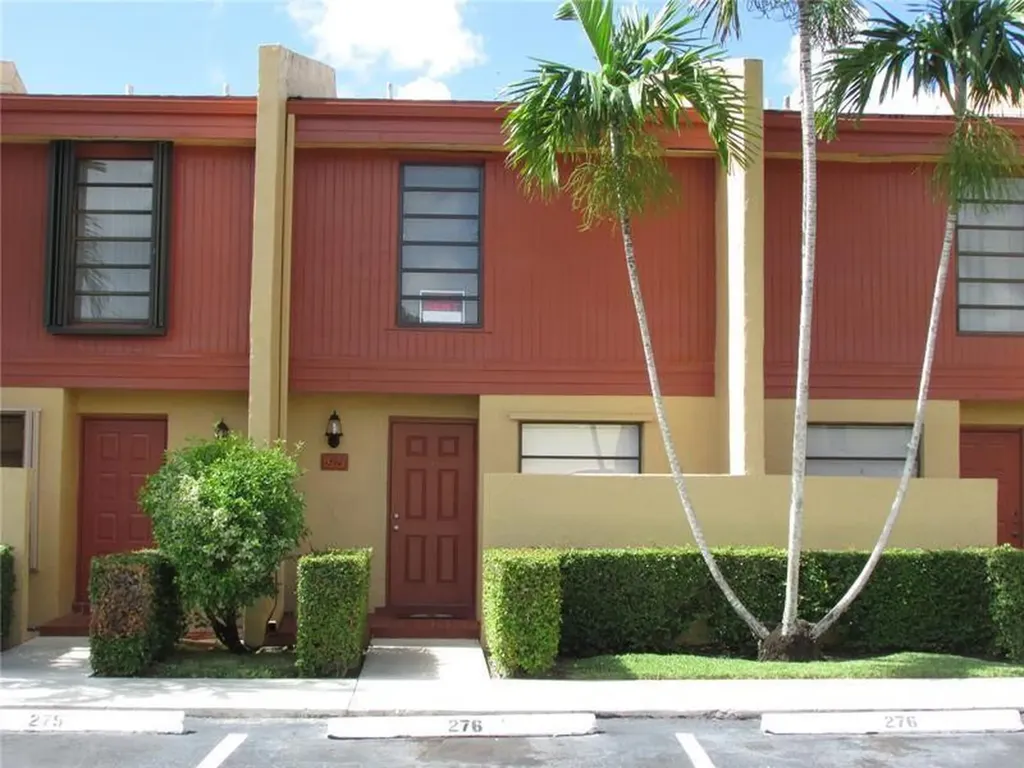 1392 NW 97th Terrace Pembroke Pines FL 33024
