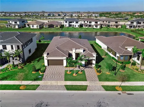 10465 S Lago Vista Circle Parkland FL 33076