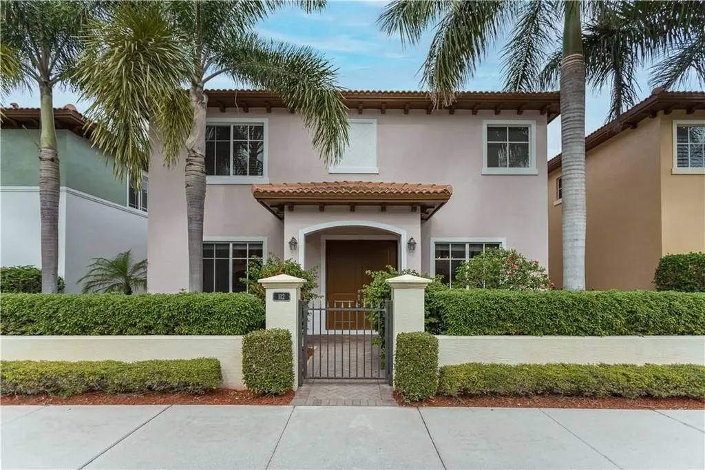 112 NW Gardner Street Boca Raton FL 33432