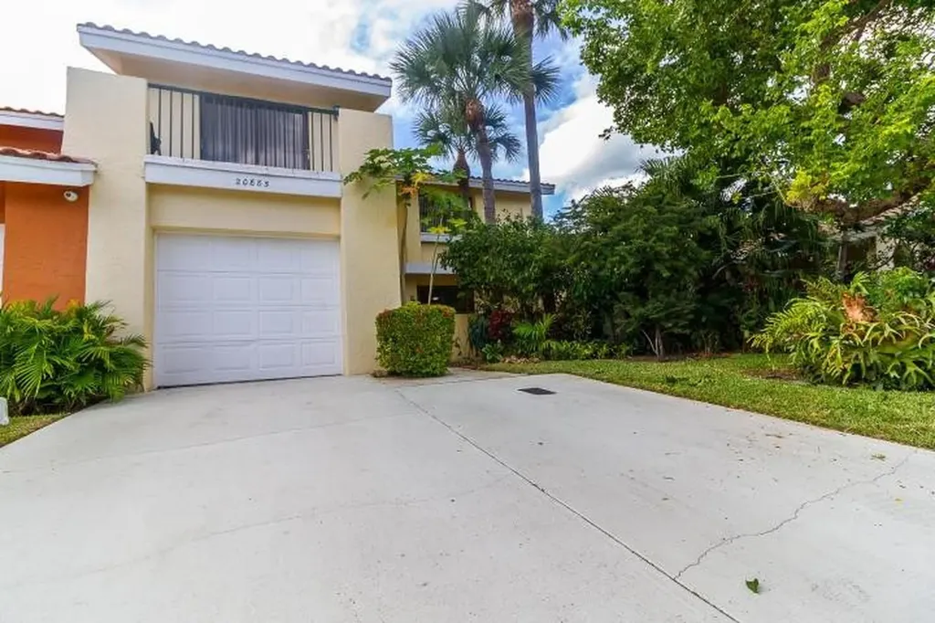 20885 Del Luna Drive Boca Raton FL 33433