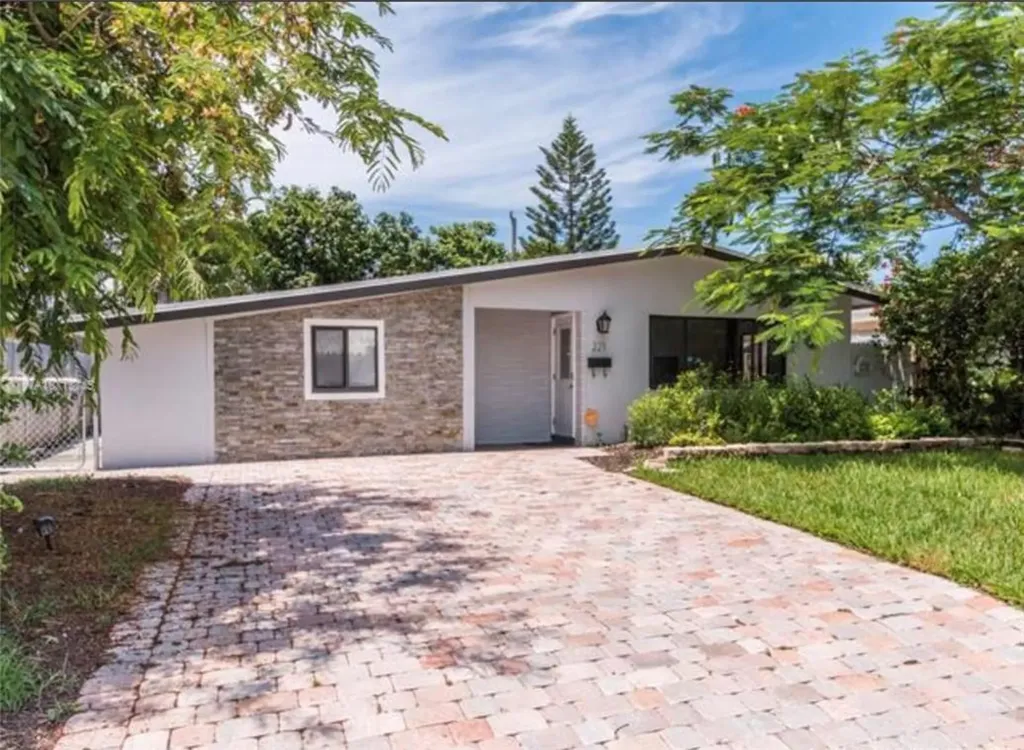 221 NE 43rd Street Oakland Park FL 33334