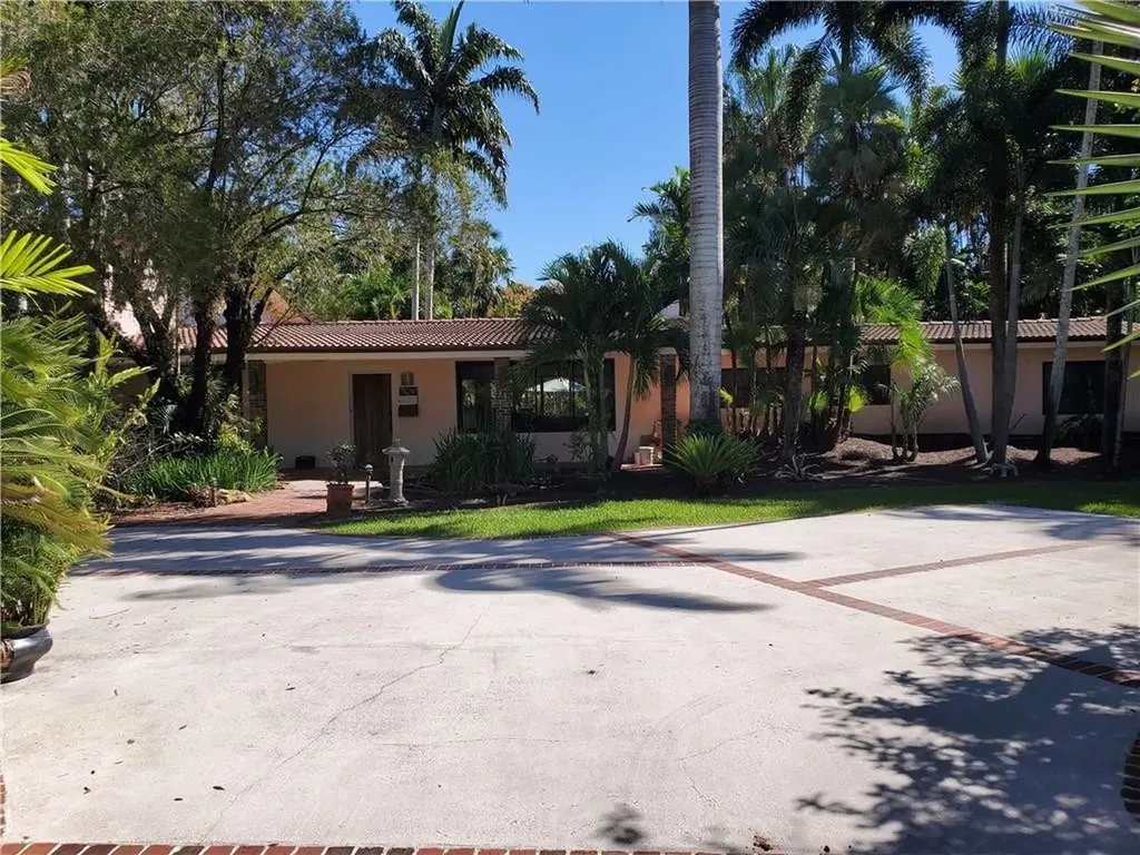120 Holly Lane Plantation FL 33317