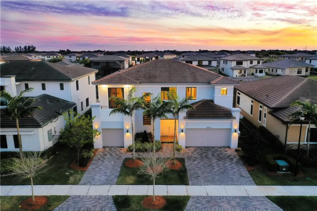 10520 S Lago Vista Circle Parkland FL 33076