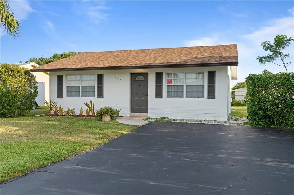 9500 NW 74th Court Tamarac FL 33321