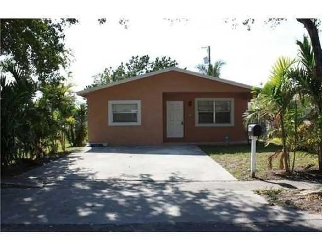 2360 Farragut Street Hollywood FL 33020