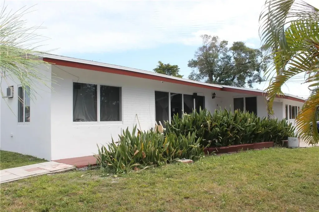 3140 SW 12th Place Fort Lauderdale FL 33312