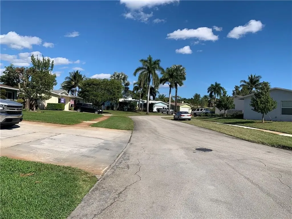 4111 Edgewood Drive Coconut Creek FL 33066