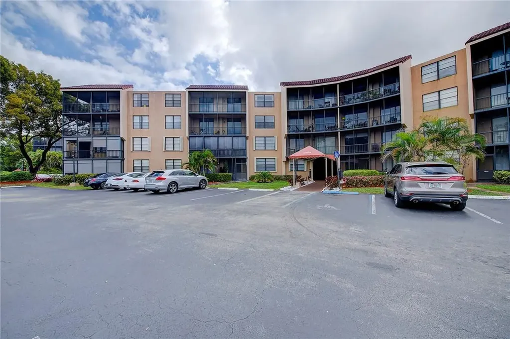 3900 N Hills Drive Hollywood FL 33021